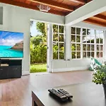 Treasure Island - Modern Miami House 3 Bedroom & 2 Bathroom