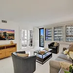 Beautiful Oceanside Retreat Beach Service 609