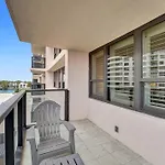 Beautiful Oceanside Retreat Beach Service 609