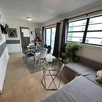 South Beach Apartment With Parking