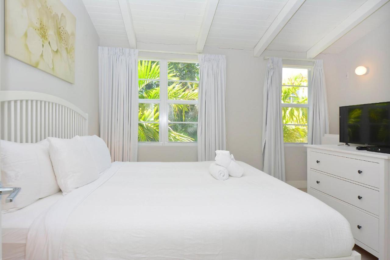 Apartment On Collins Miami Beach