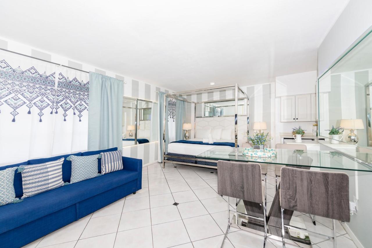 Apartment On Collins *