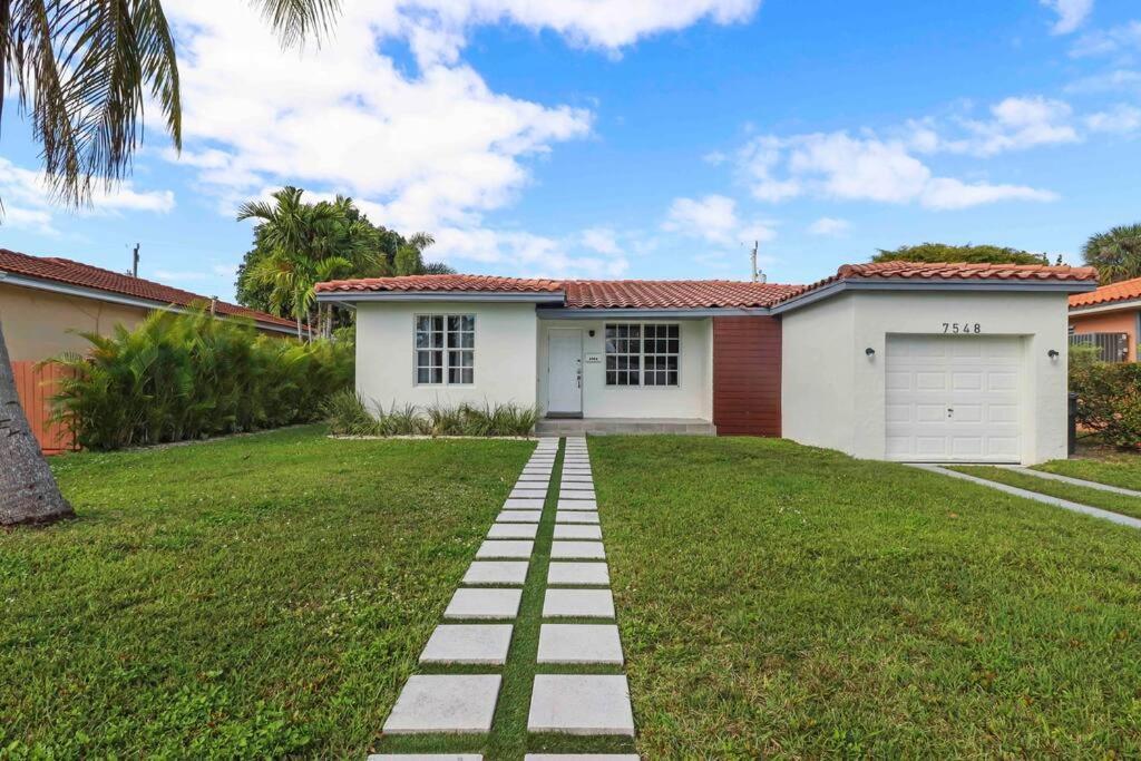 Treasure Island - Modern Miami House 3 Bedroom & 2 Bathroom Holiday home *