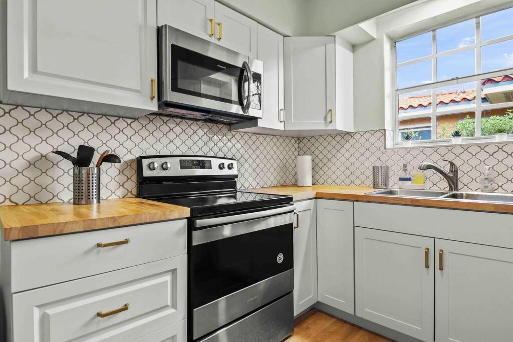 Treasure Island - Modern Miami House 3 Bedroom & 2 Bathroom Holiday home
