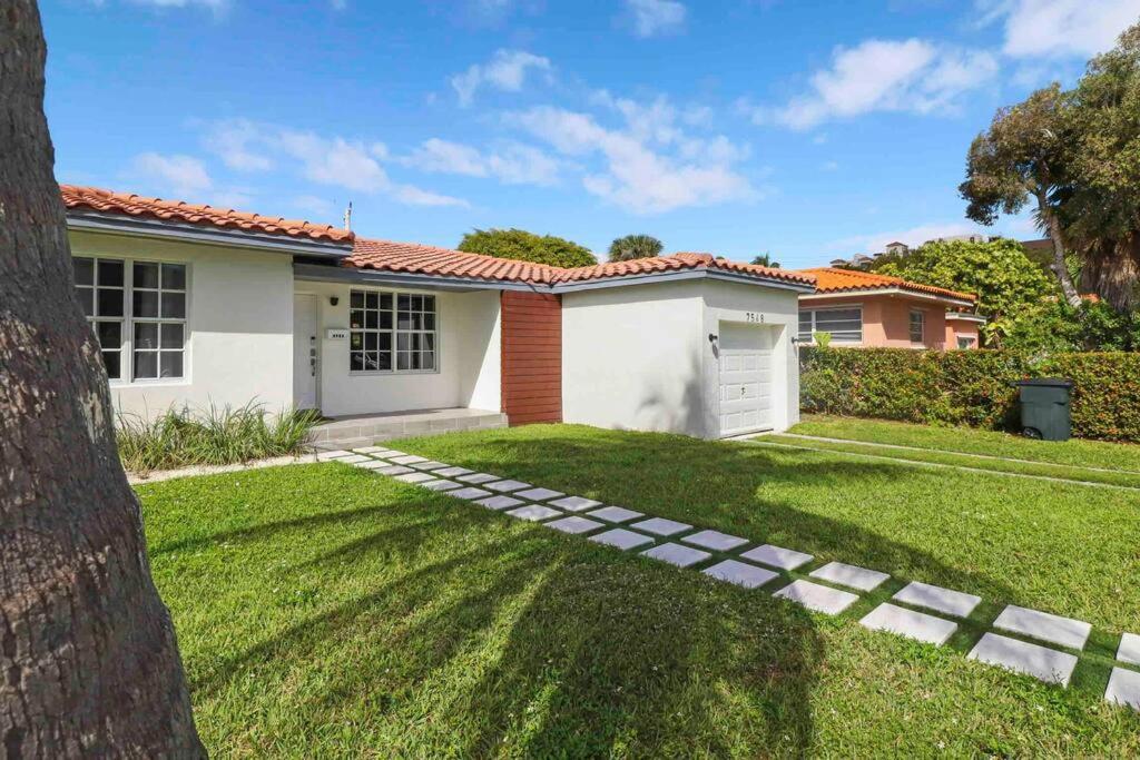 Treasure Island - Modern Miami House 3 Bedroom & 2 Bathroom