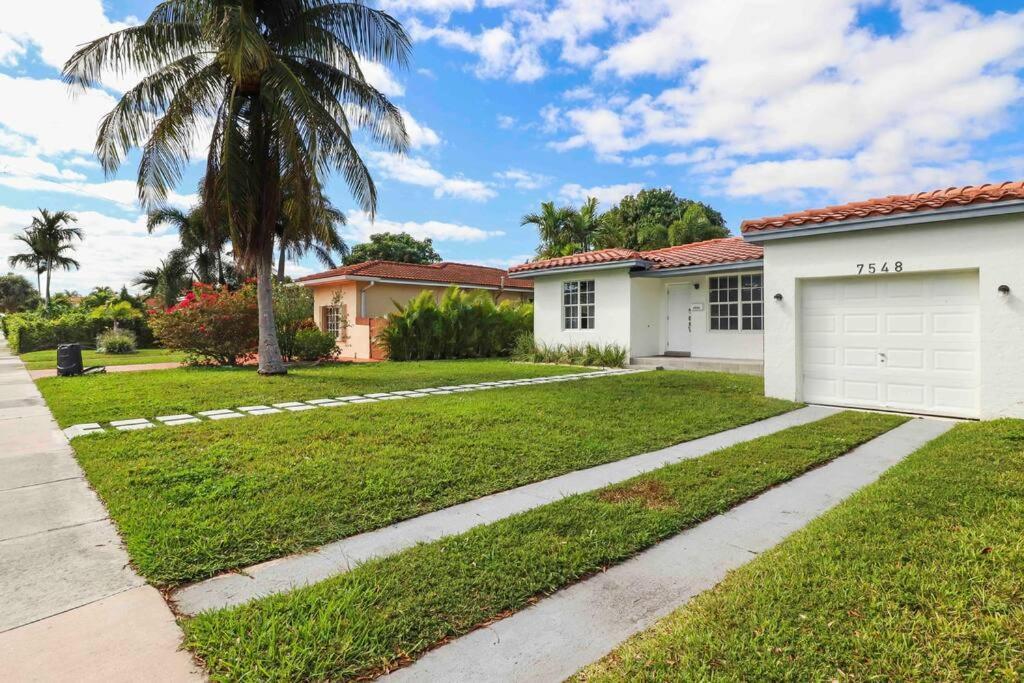 Treasure Island - Modern Miami House 3 Bedroom & 2 Bathroom * Miami Beach