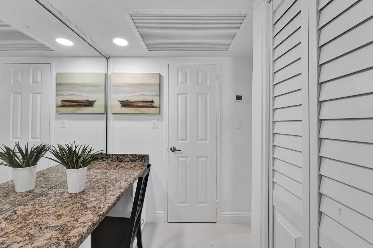 Apartment Cozy Beachfront 2 Bdr & 2 Ba Miami
