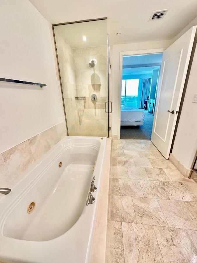 Fontainebleau Miami Beach,tresor Hotel 5*