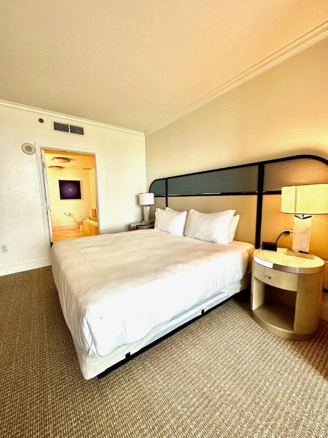 Fontainebleau Miami Beach,tresor Hotel