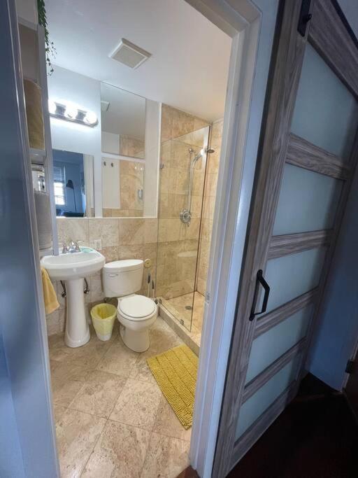Bright Corner 1 Bedroom, 2 Blocks To Beach, W/pool Apartment Miami Beach