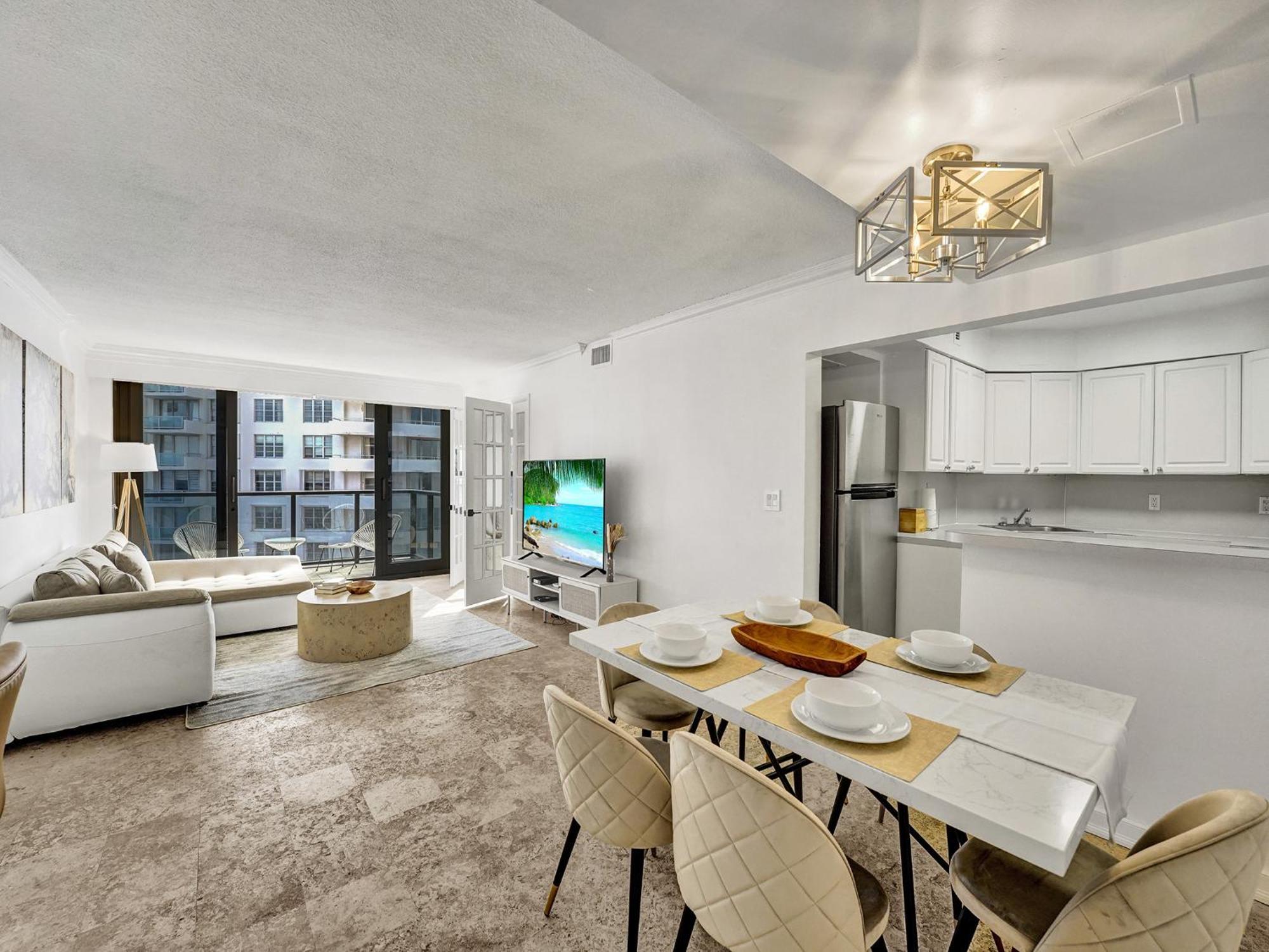 Cute Ocean View Service 1217 * Miami Beach