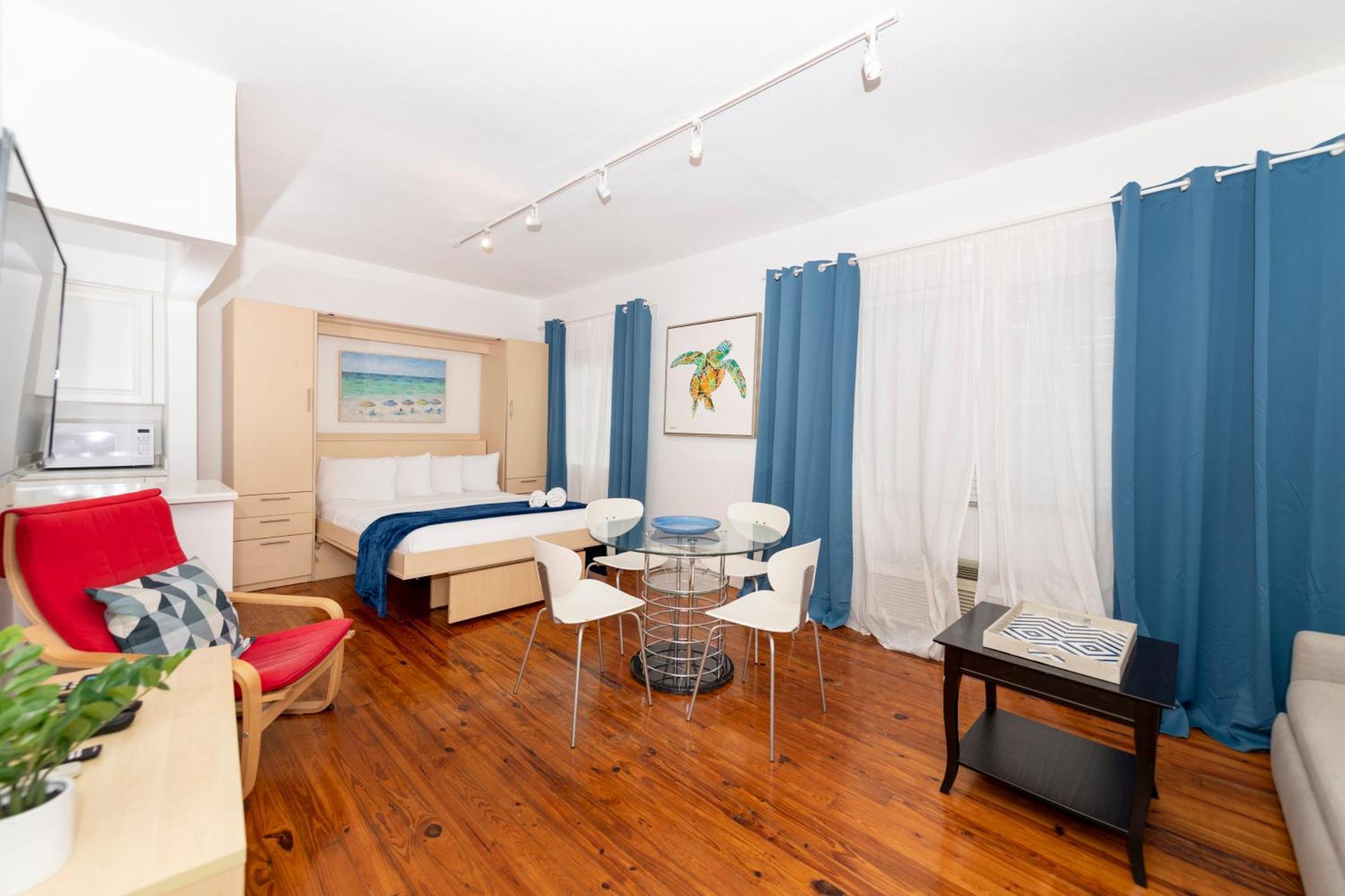 Apartment On Collins Miami Beach