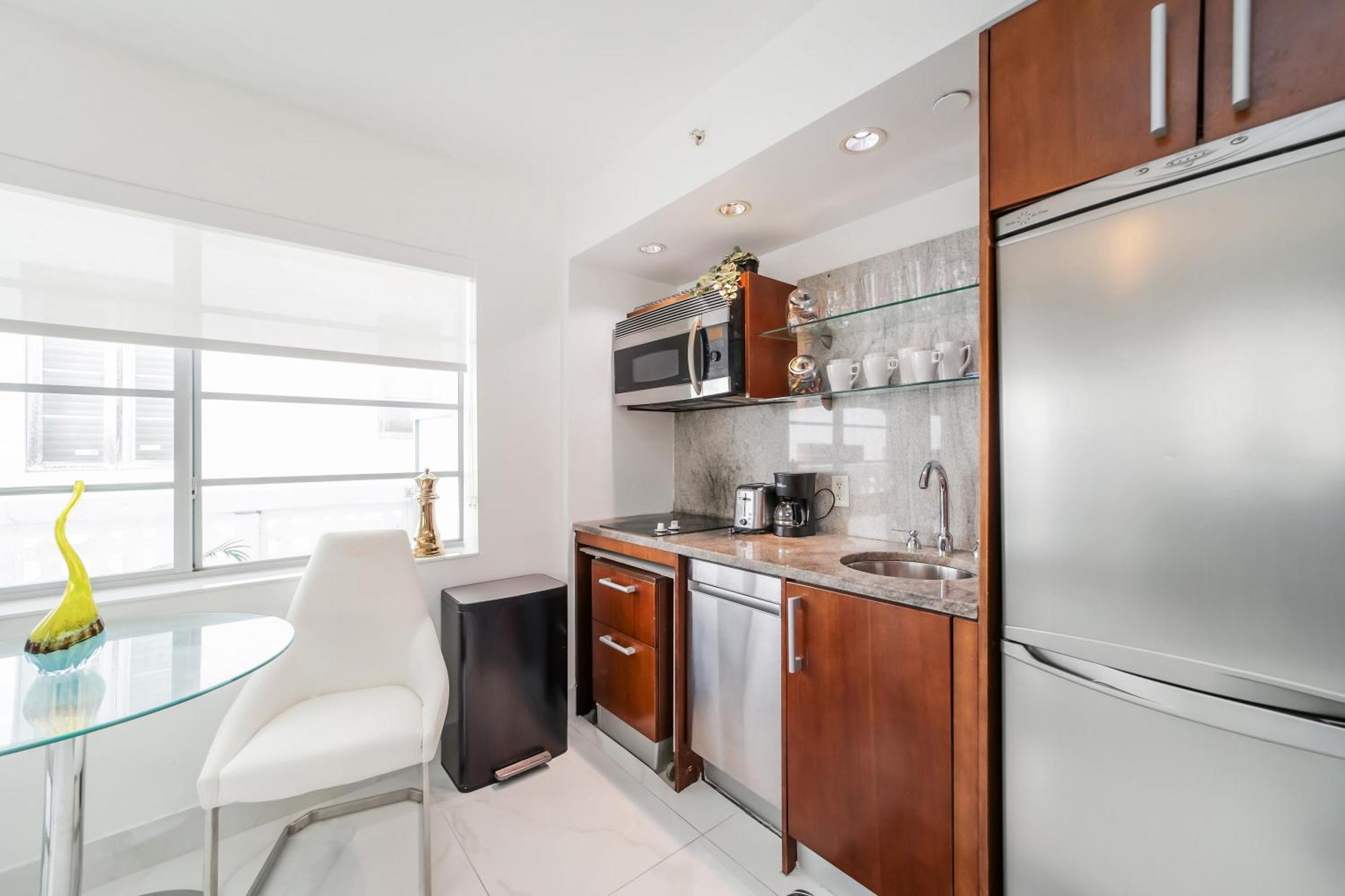 Strand Ocean Drive Suites Aparthotel 3*