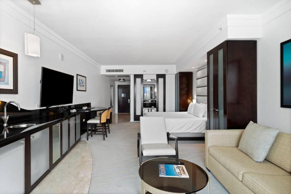 Fountainebleau Resort, Balcony With Ocean & Pool View * Miami Beach