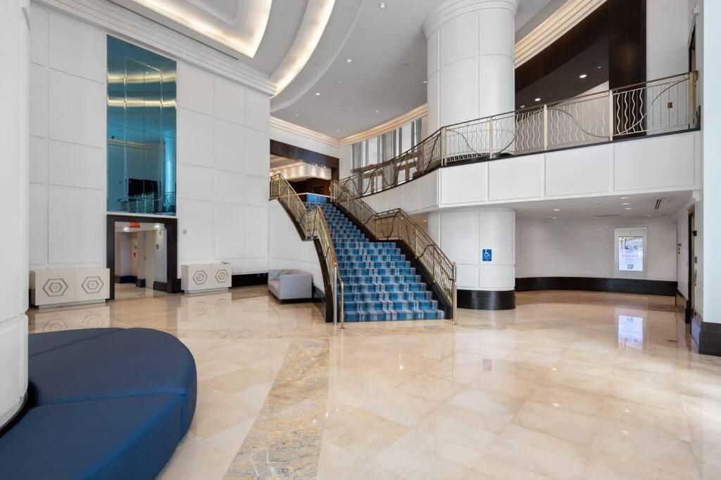 Fountainebleau Resort, Balcony With Ocean & Pool View Apartment *