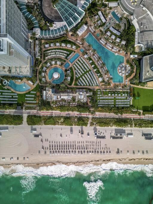 Fountainebleau Resort, Balcony With Ocean & Pool View Miami Beach
