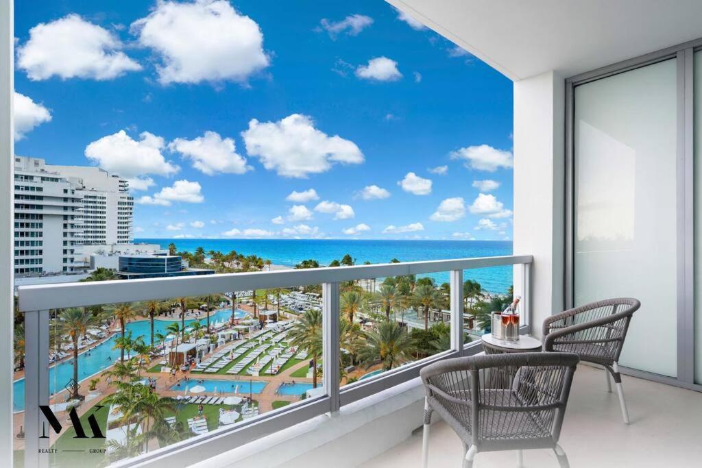 Apartment Fountainebleau Resort, Balcony With Ocean & Pool View