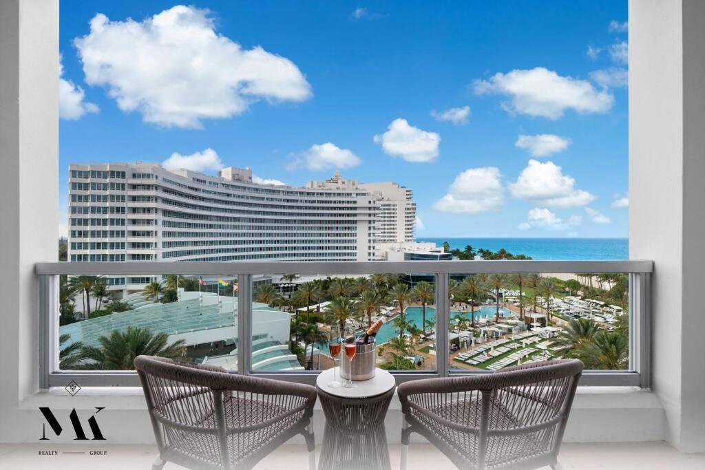 Fountainebleau Resort, Balcony With Ocean & Pool View Apartment