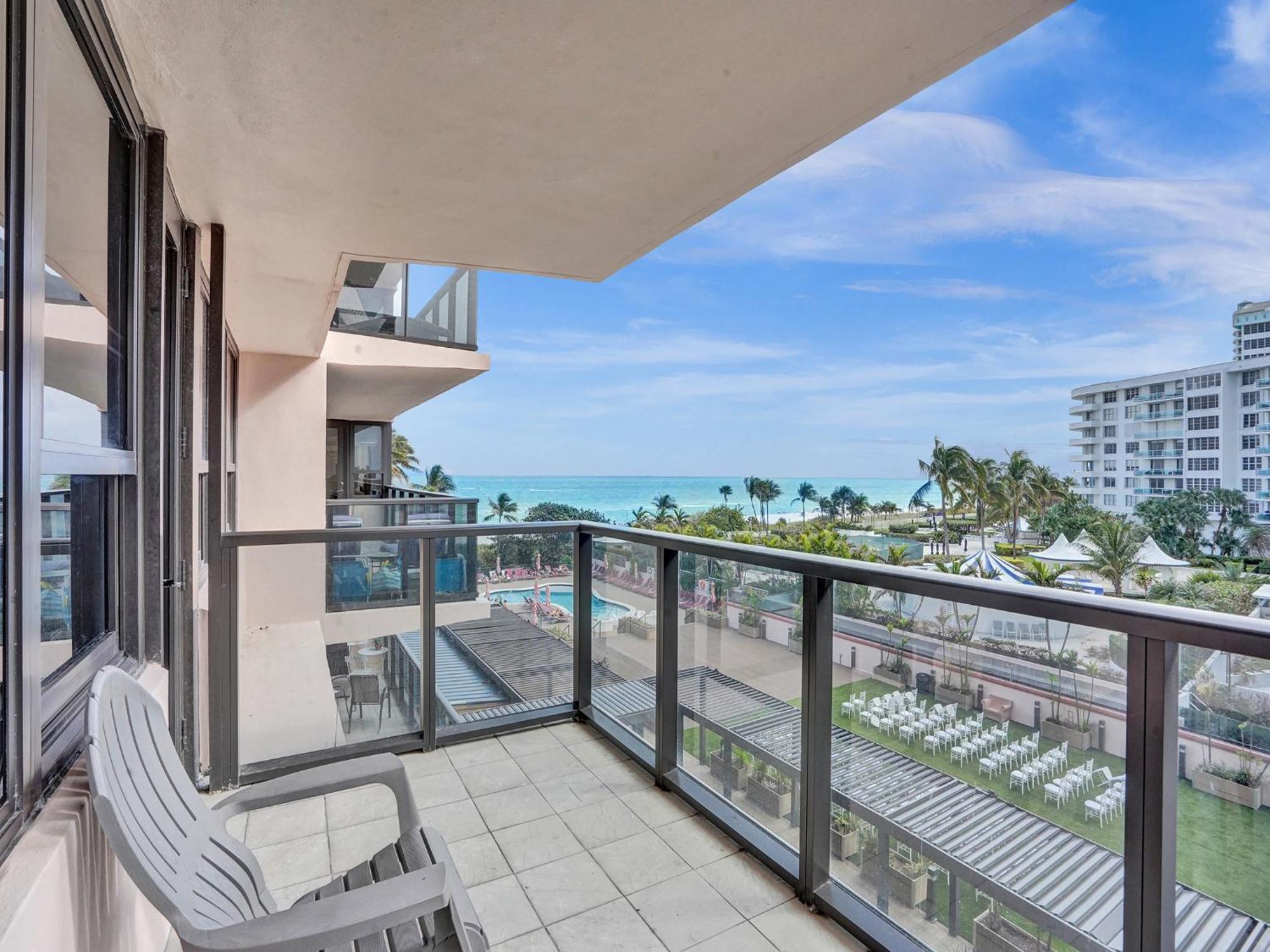 Adorable 2 Bedroom Service 605 Miami Beach