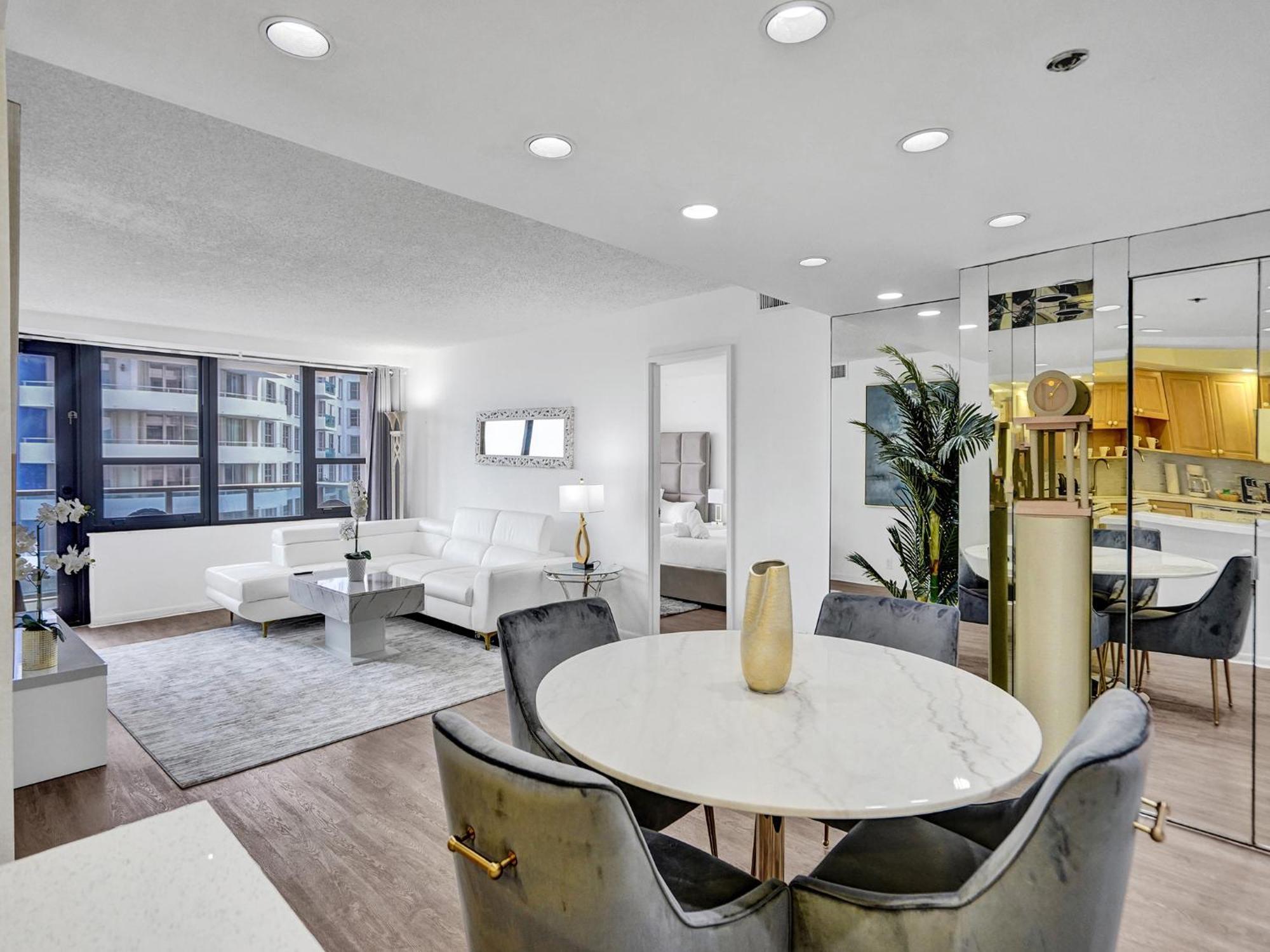 Adorable 2 Bedroom Service 605 *