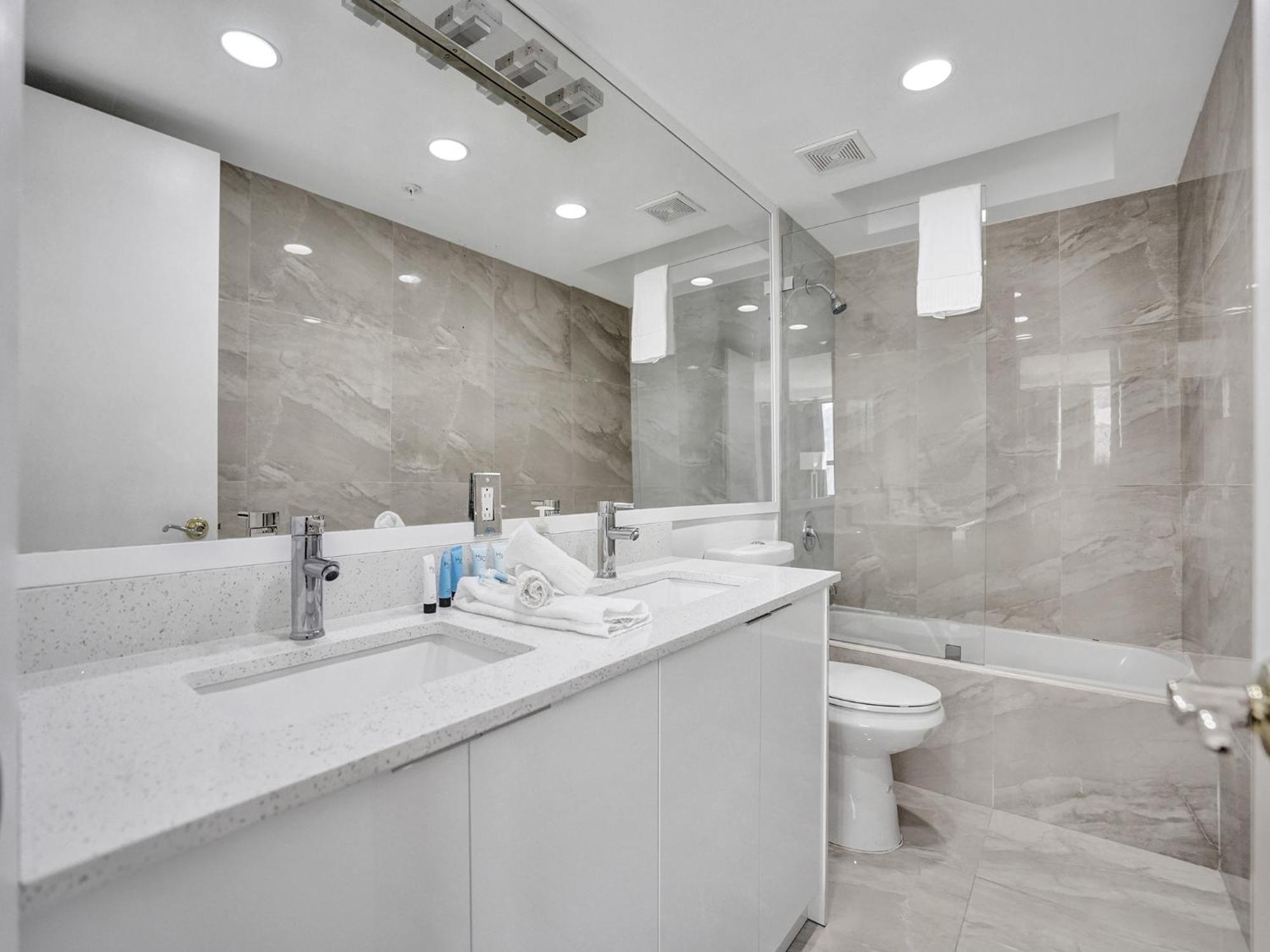 Adorable 2 Bedroom Service 605