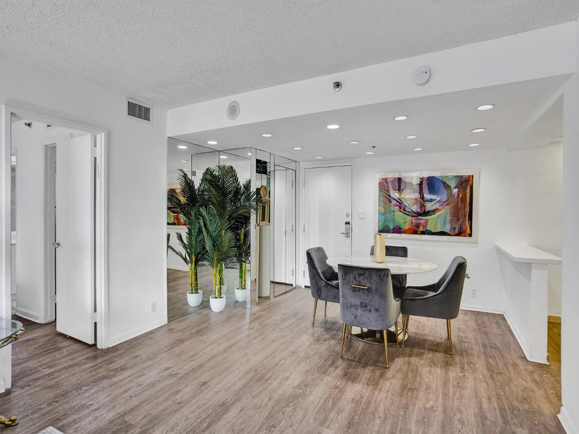 Apartment Adorable 2 Bedroom Service 605 Miami Beach