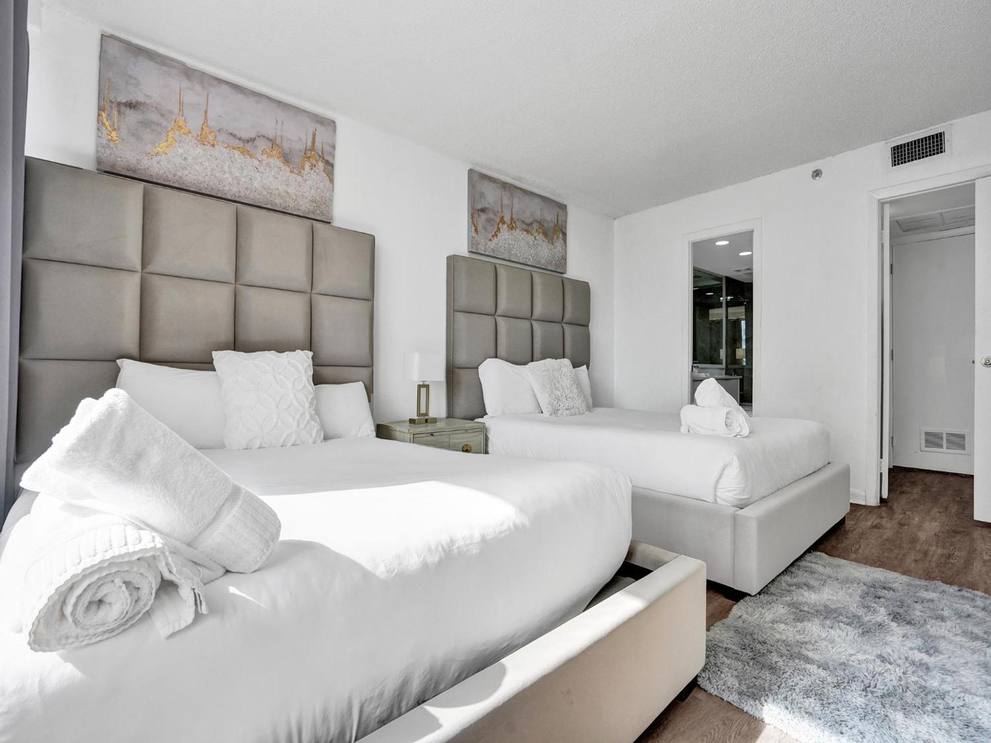 Adorable 2 Bedroom Service 605 *
