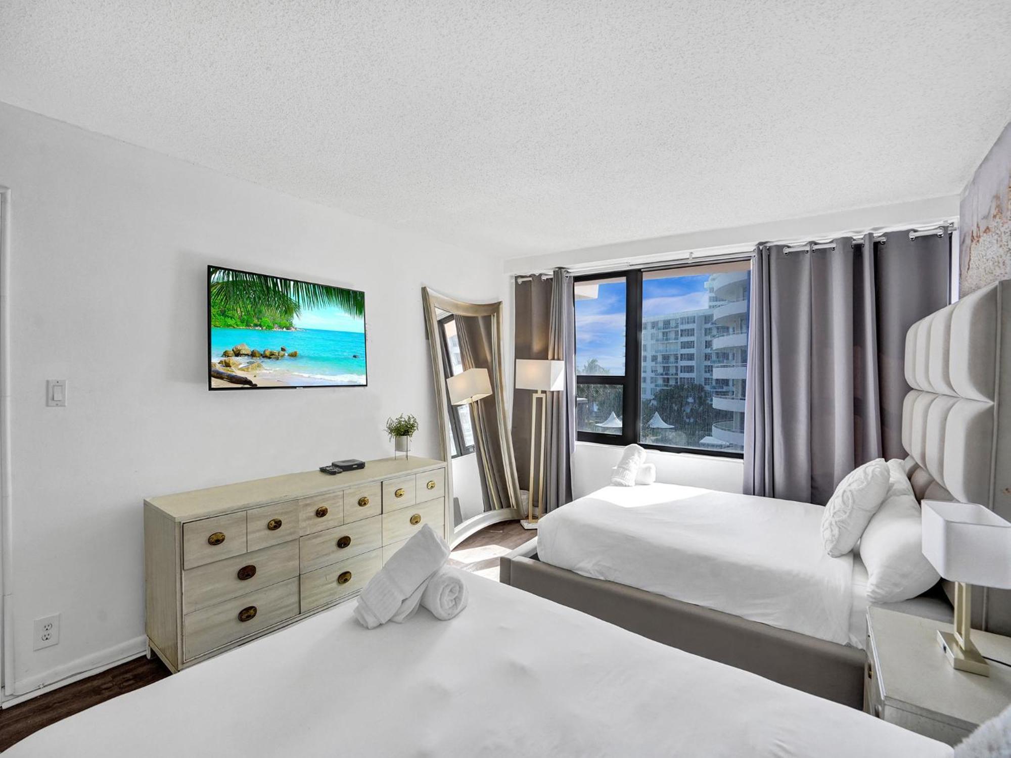Adorable 2 Bedroom Service 605