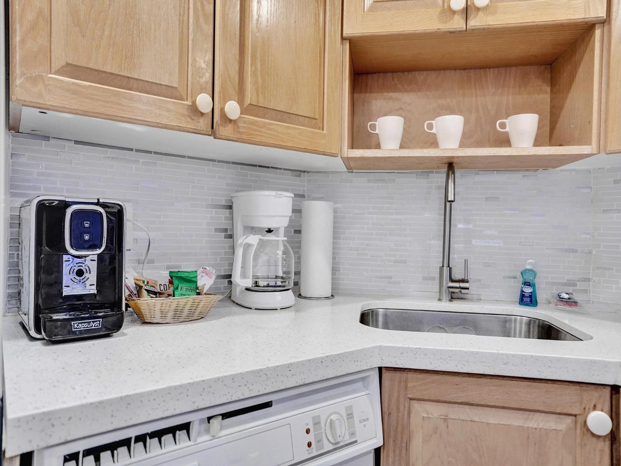 Adorable 2 Bedroom Service 605 Apartment