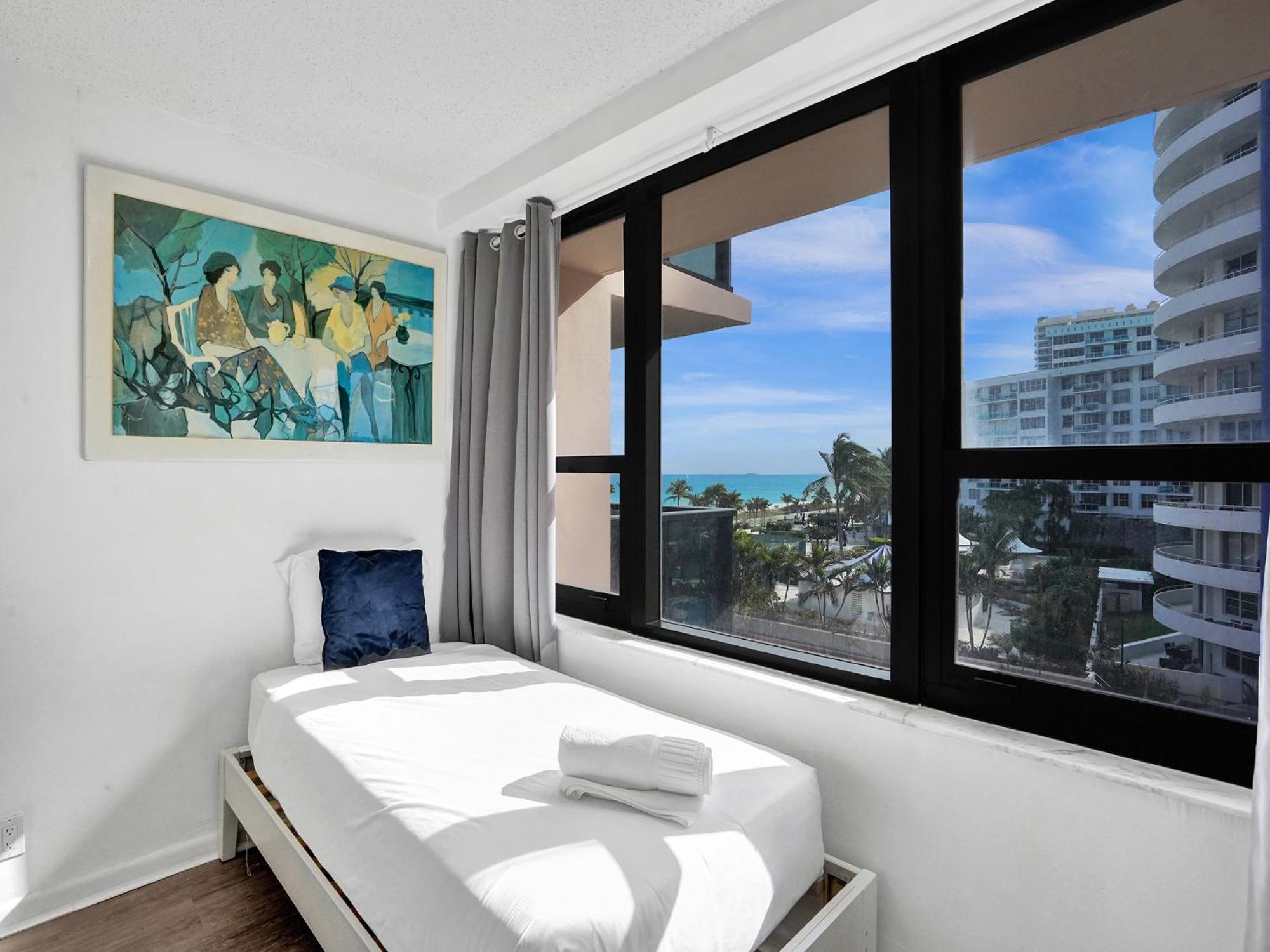Adorable 2 Bedroom Service 605 *