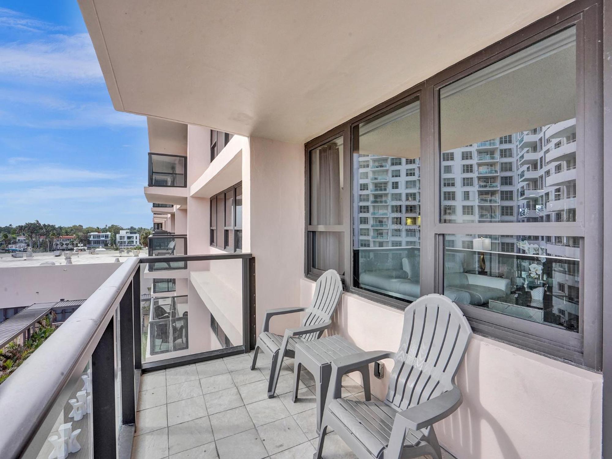Adorable 2 Bedroom Service 605 Apartment