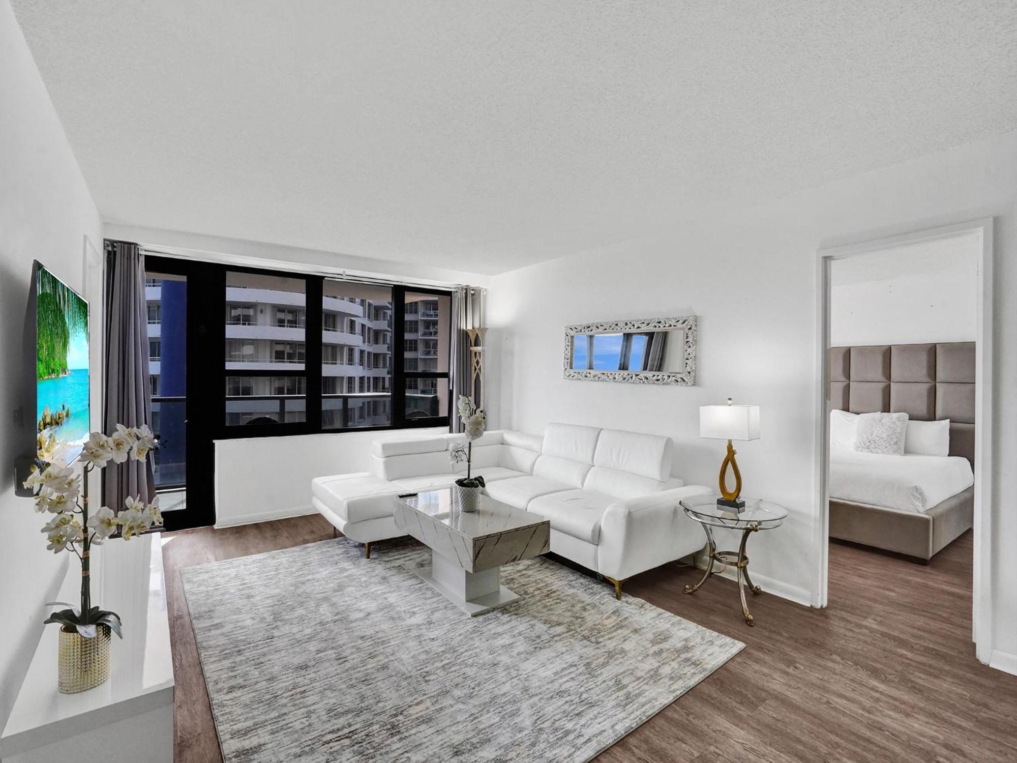 Apartment Adorable 2 Bedroom Service 605 *