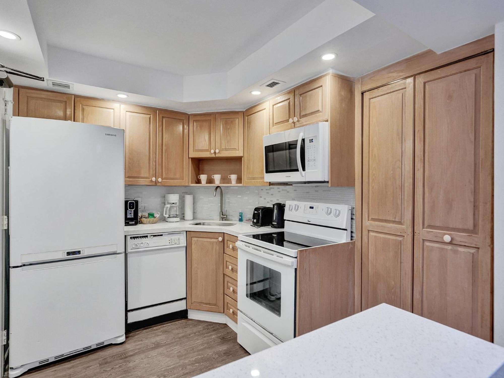 Adorable 2 Bedroom Service 605 *