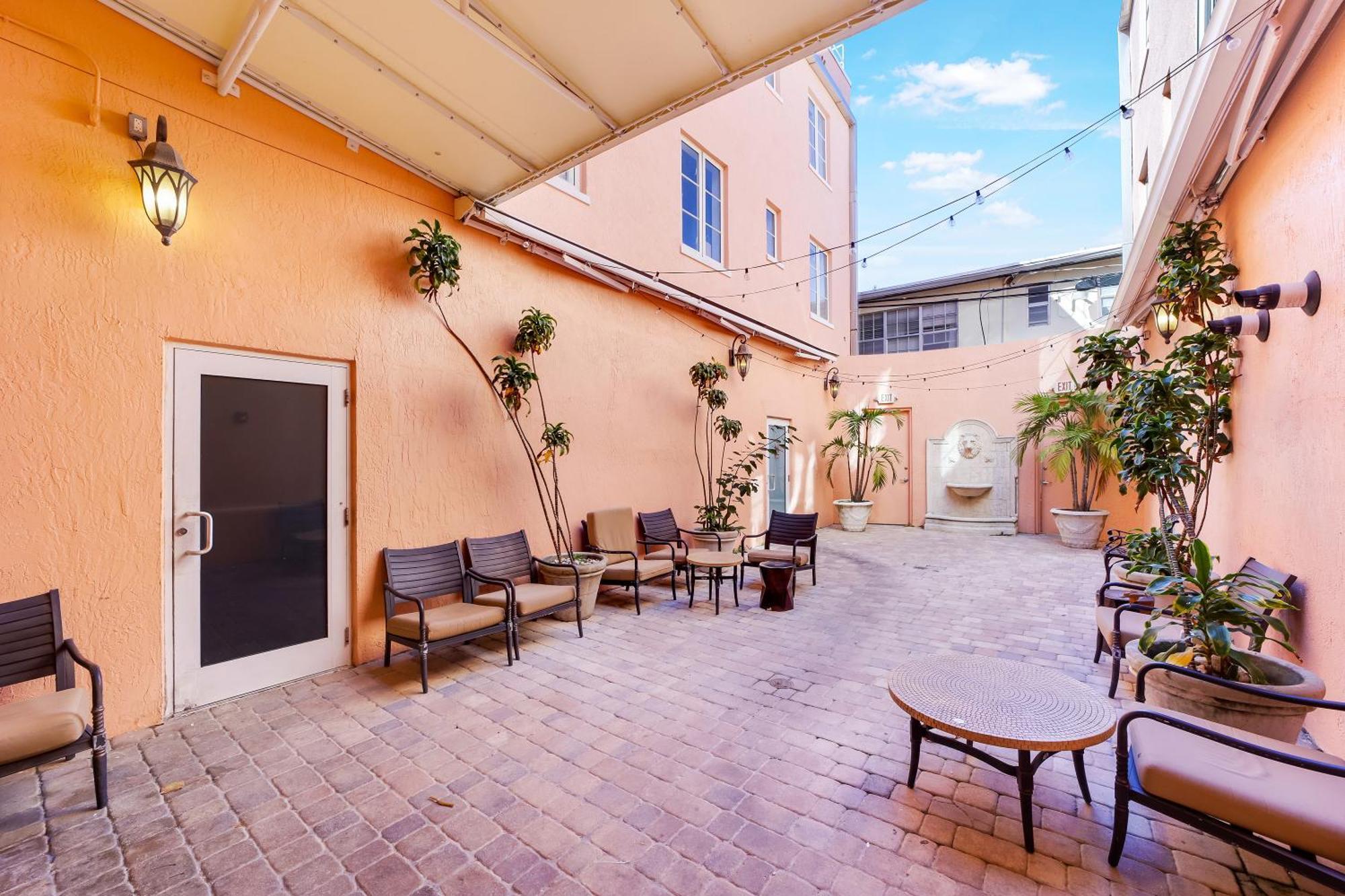 Casa Victoria Orchid Aparthotel Miami Beach