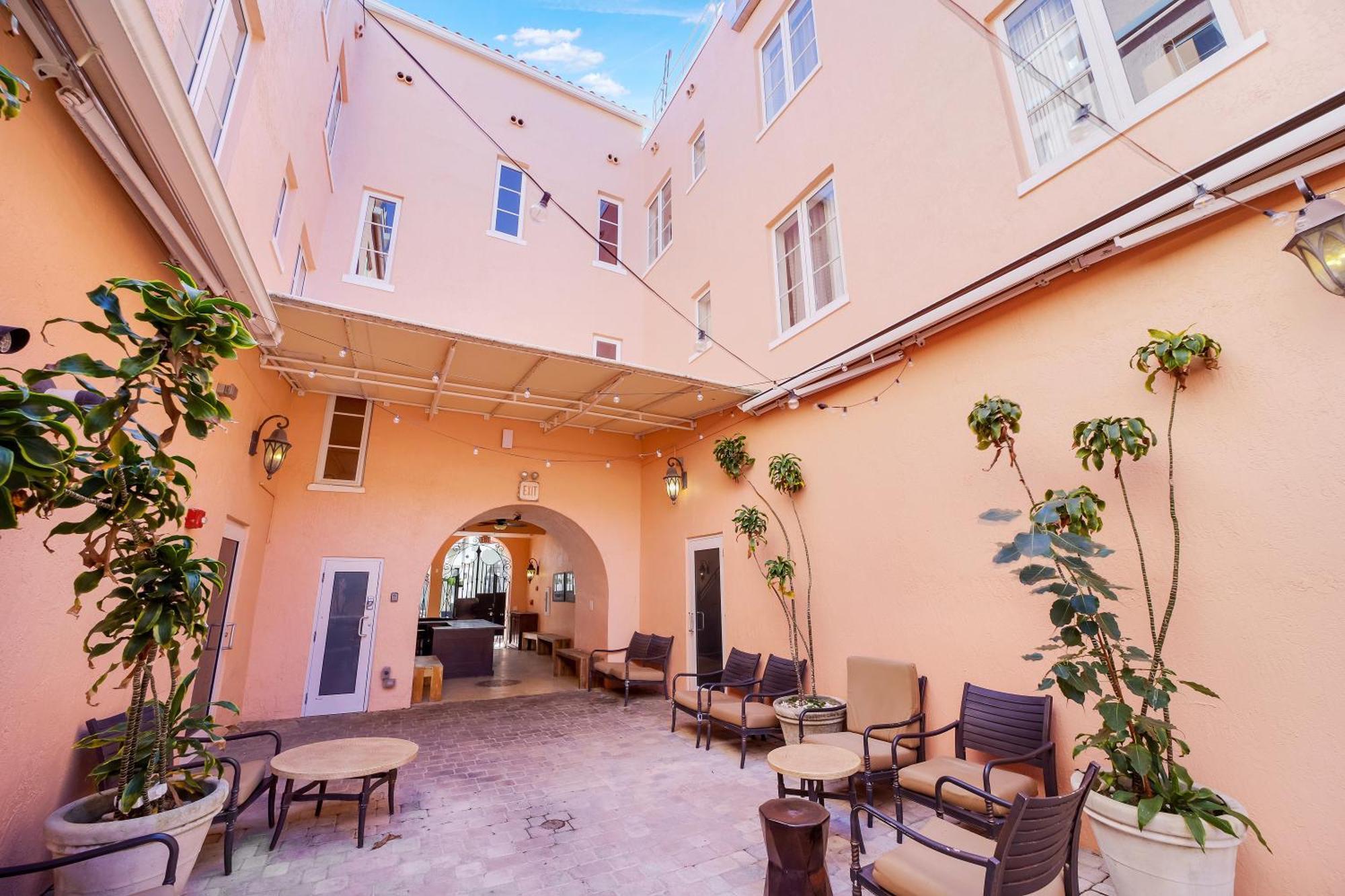 Casa Victoria Orchid Aparthotel