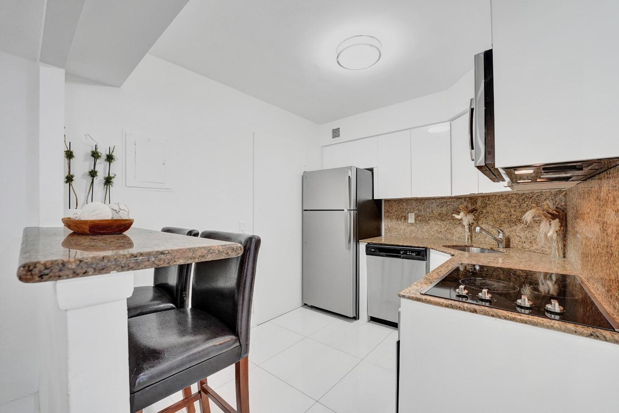Beautiful Oceanside Retreat Service 609 *