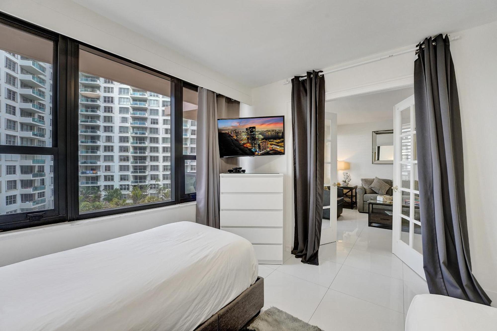 Apartment Beautiful Oceanside Retreat Service 609 *