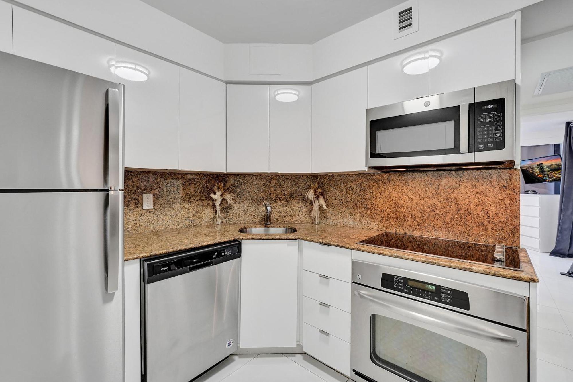 Beautiful Oceanside Retreat Service 609 *