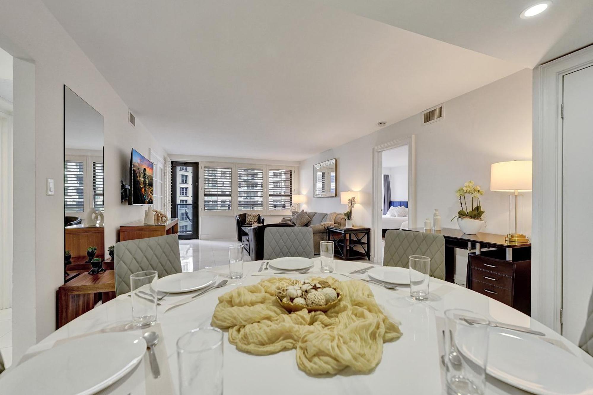 Beautiful Oceanside Retreat Service 609 Apartment Miami Beach