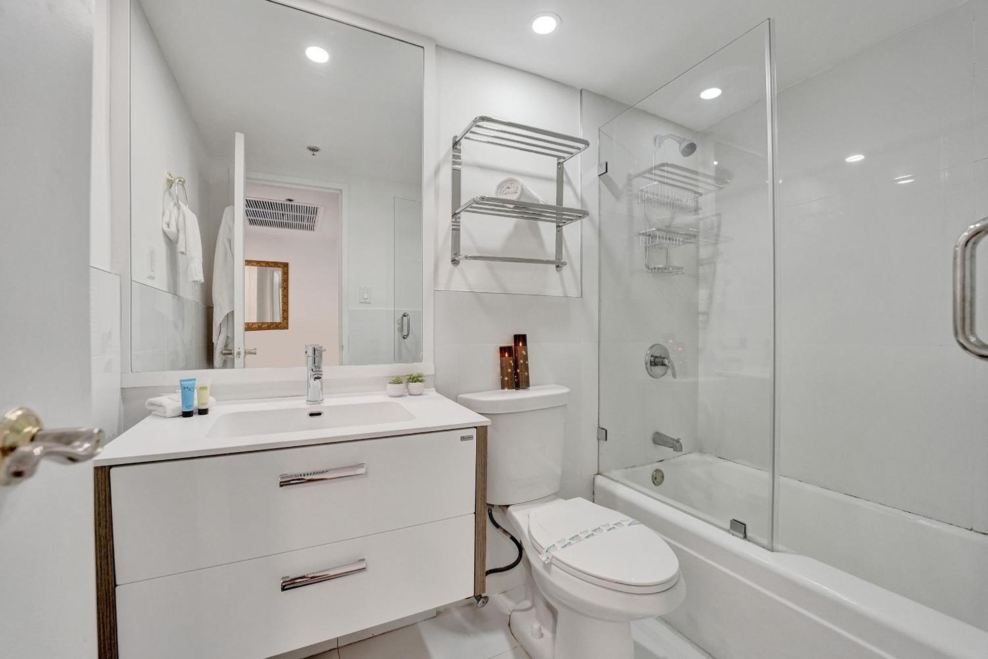 Beautiful Oceanside Retreat Service 609 *