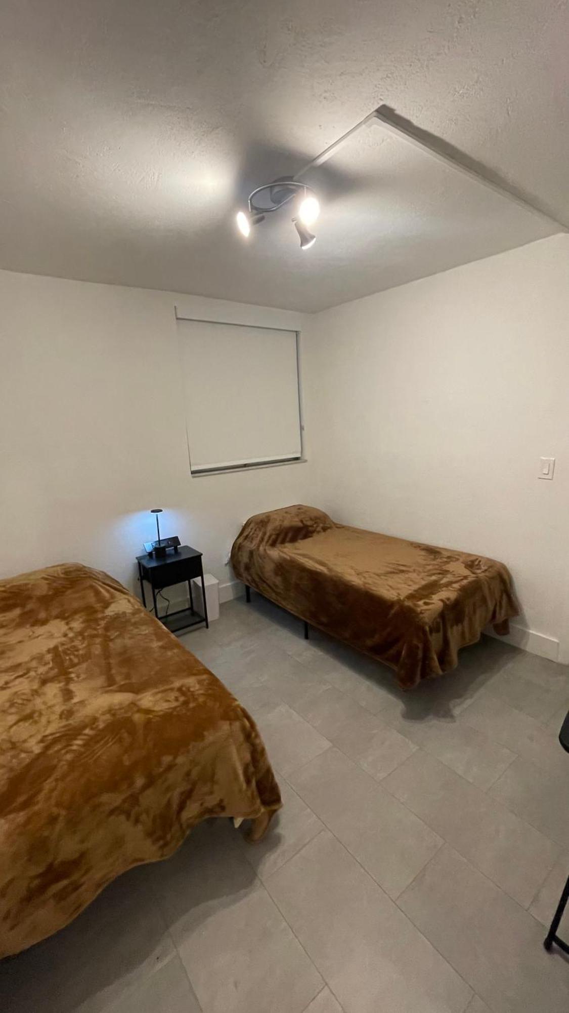 Homestay Habitacion Privada 2 Camas A 300 Metros De La Playa *