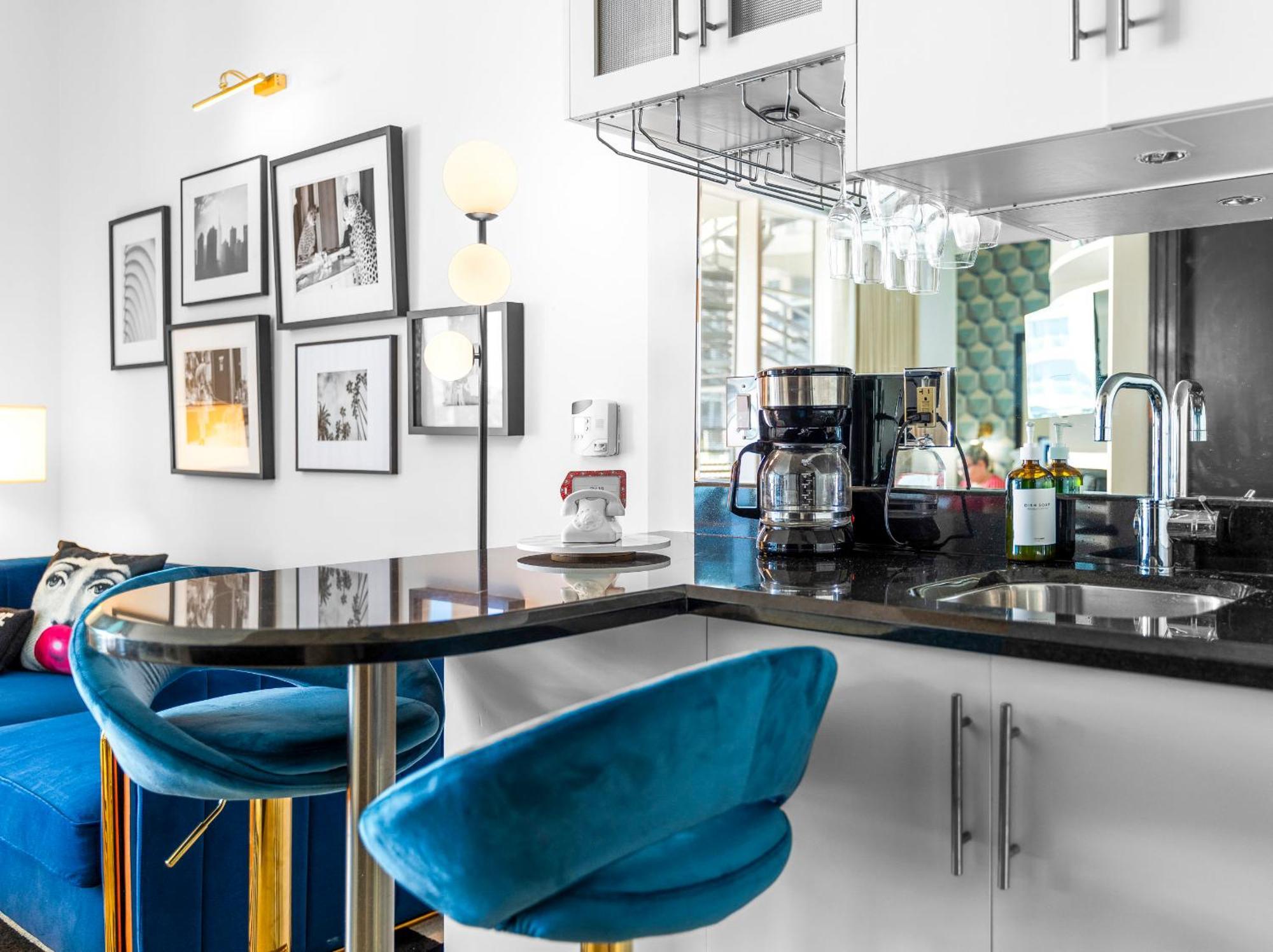 Chasing Waves Stunning Penthouse, Near Ocean Drive * Miami Beach
