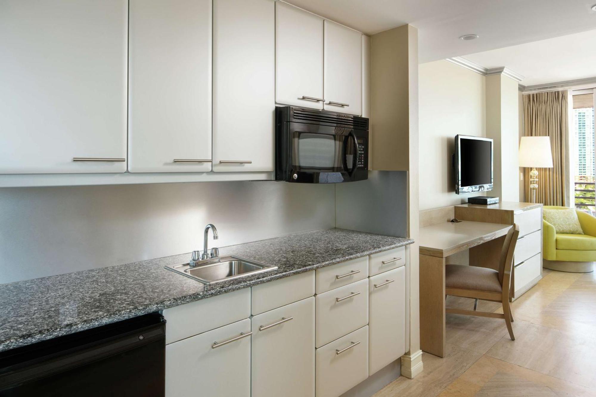Hilton Bentley Miami South Beach Resort 4*