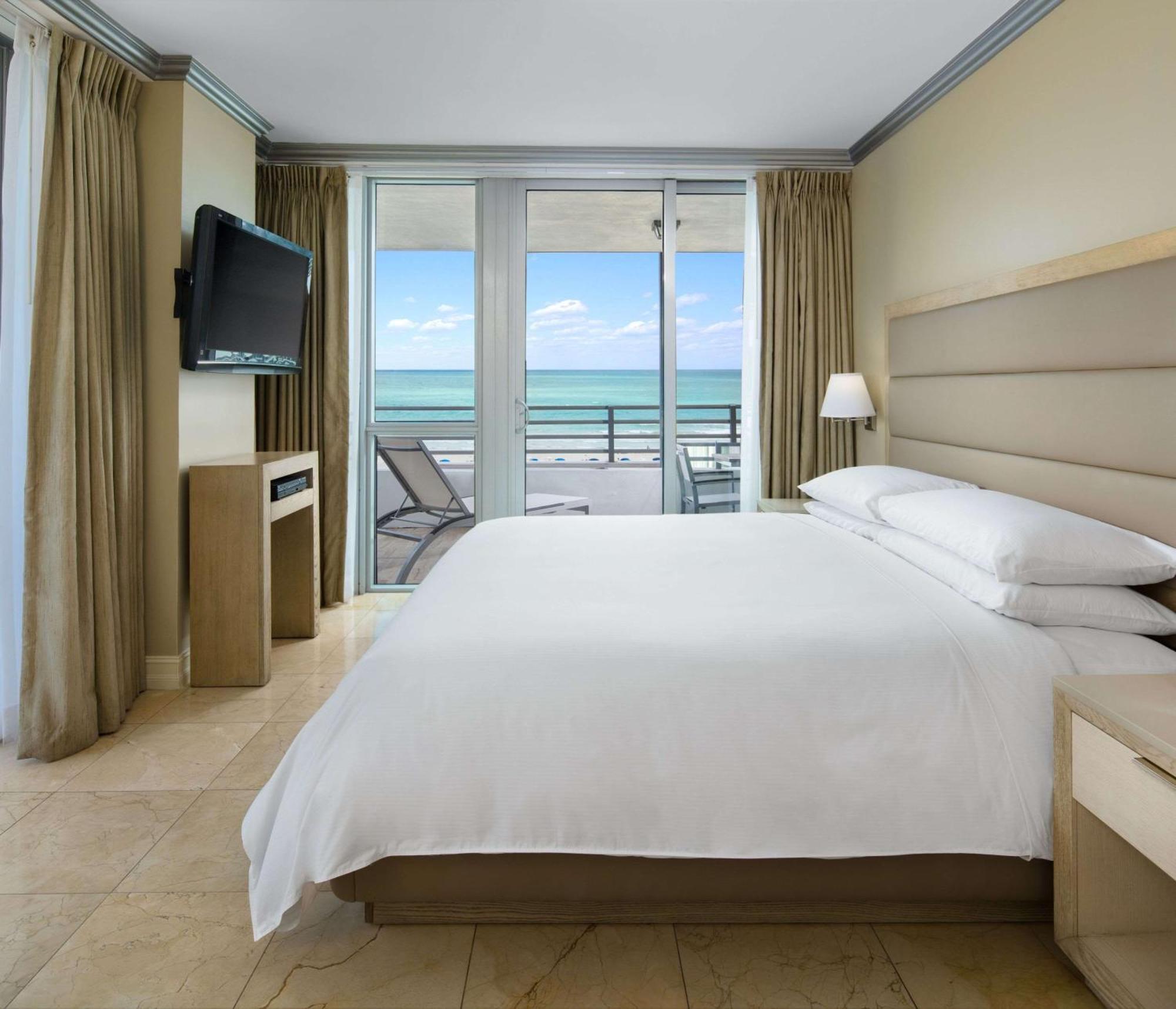 Hilton Bentley Miami South Beach Resort 4*