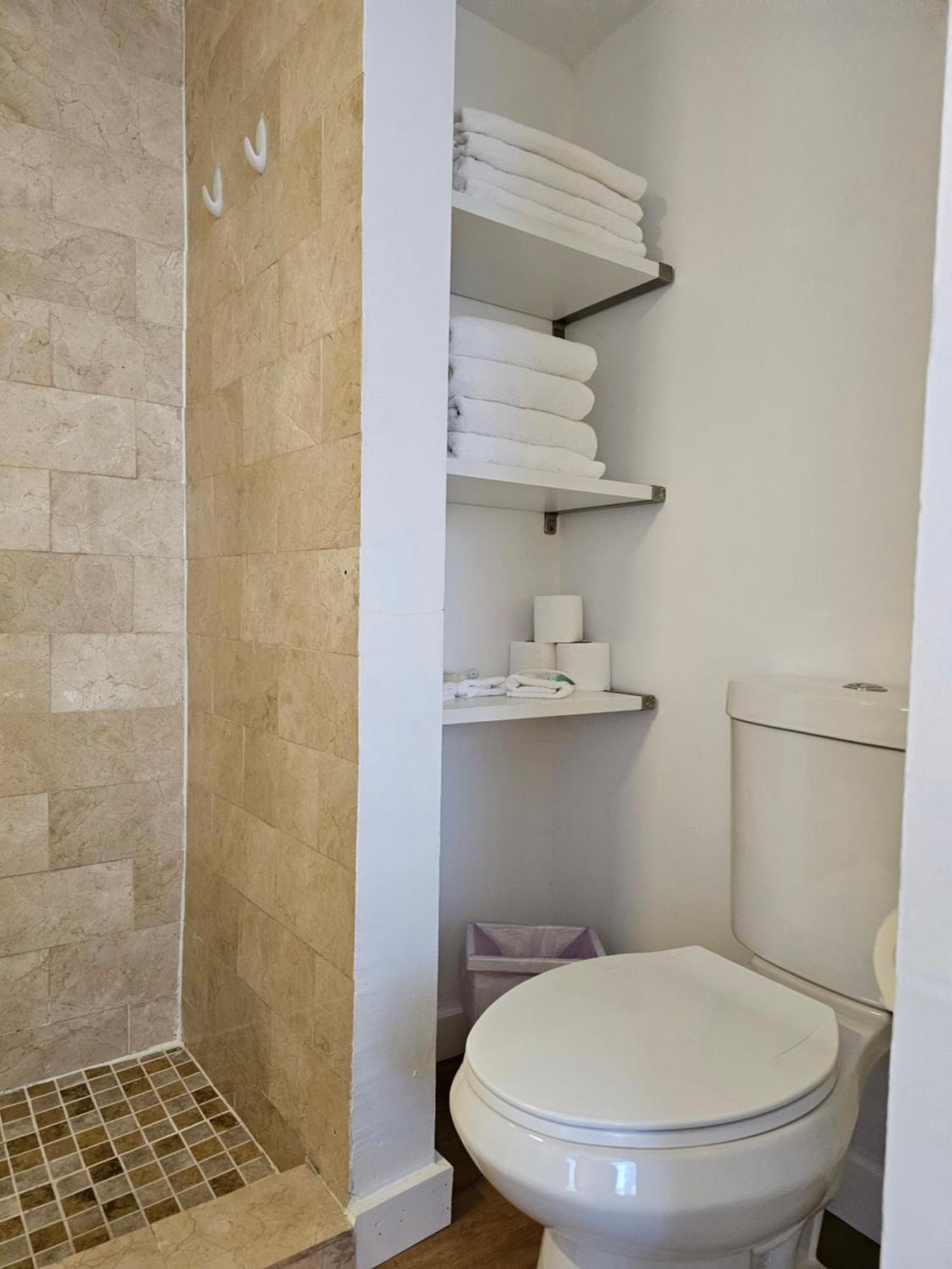Bright 1bedroom Renovated Near The * Miami Beach