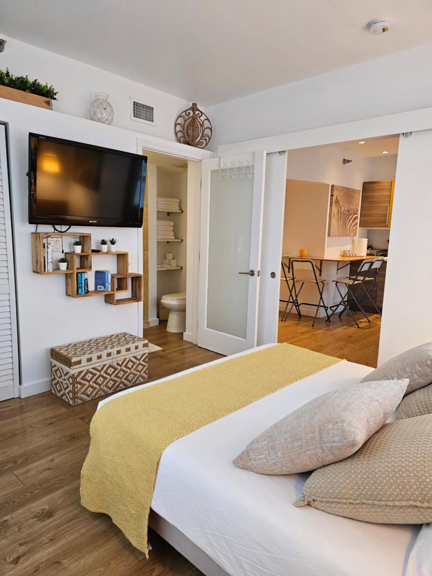 Bright 1bedroom Renovated Near The * Miami Beach
