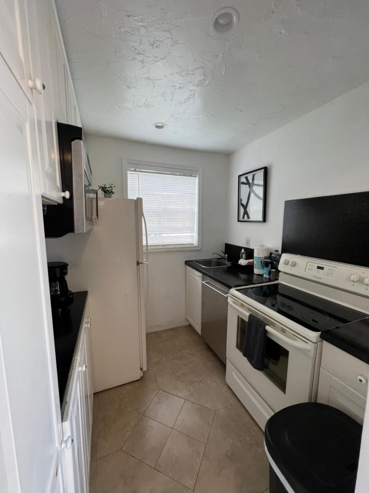 South Beach Apartment With Parking * Miami Beach
