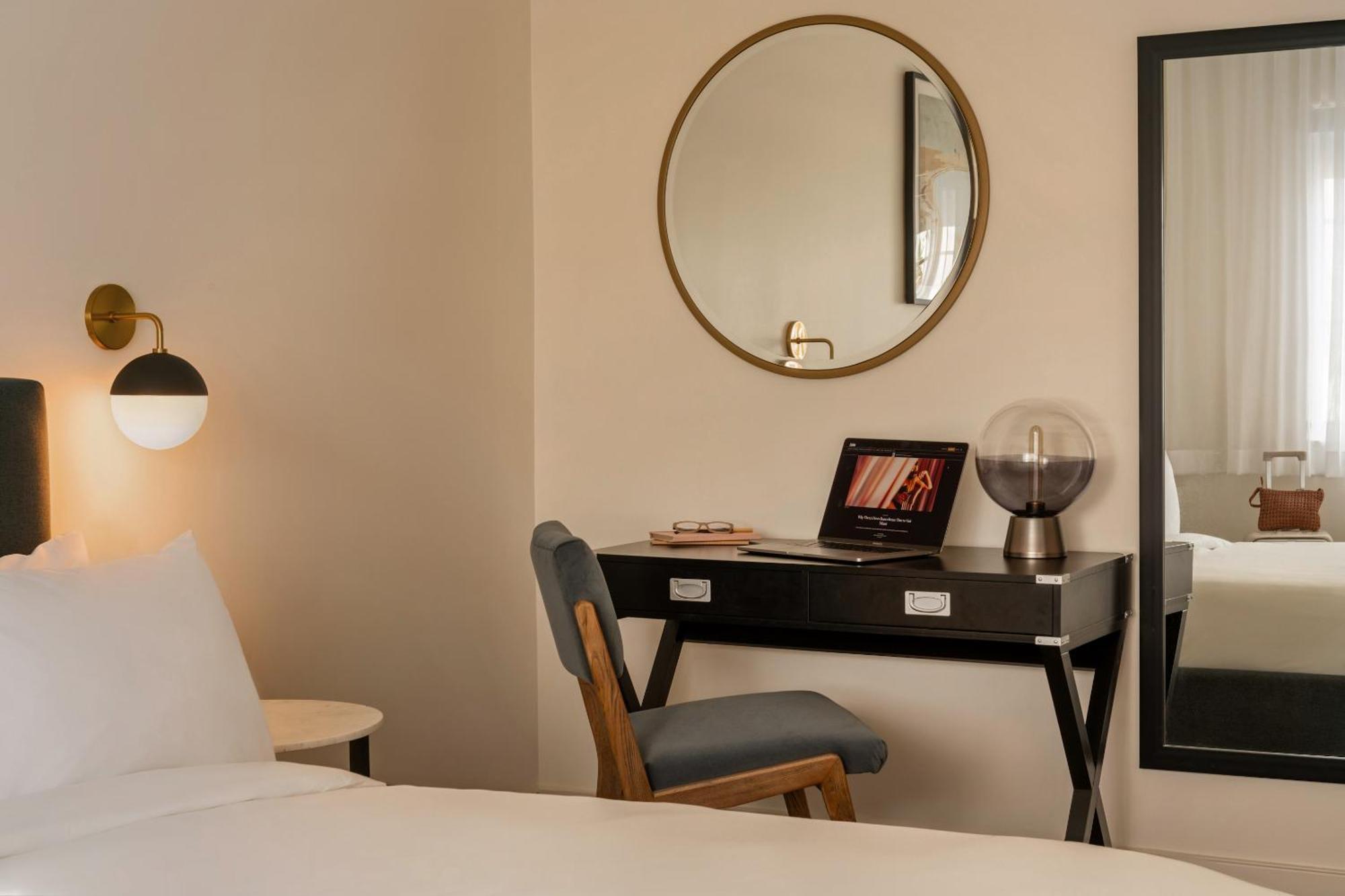 Hotel Kenmore Village Hotel, South