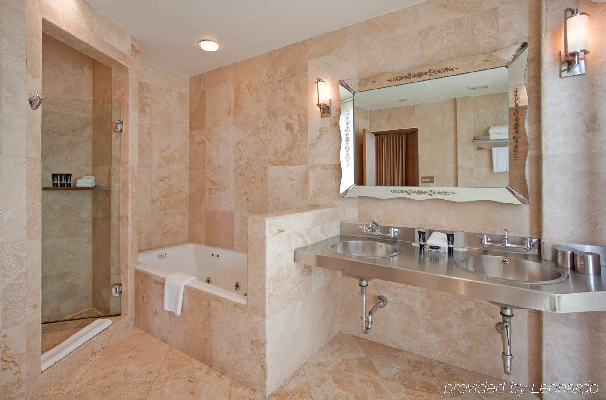 The Raleigh Hotel Miami Beach