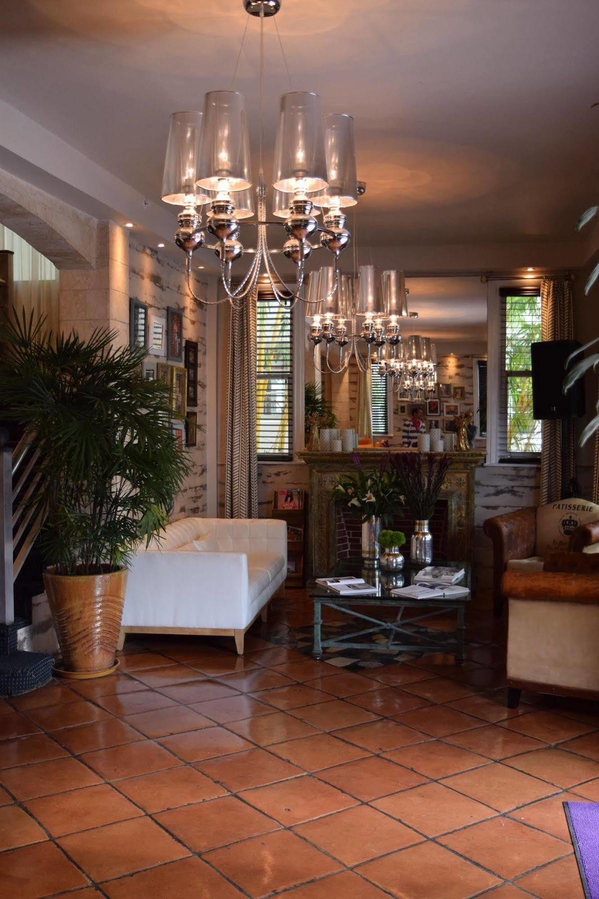 Shelley Hotel 2*
